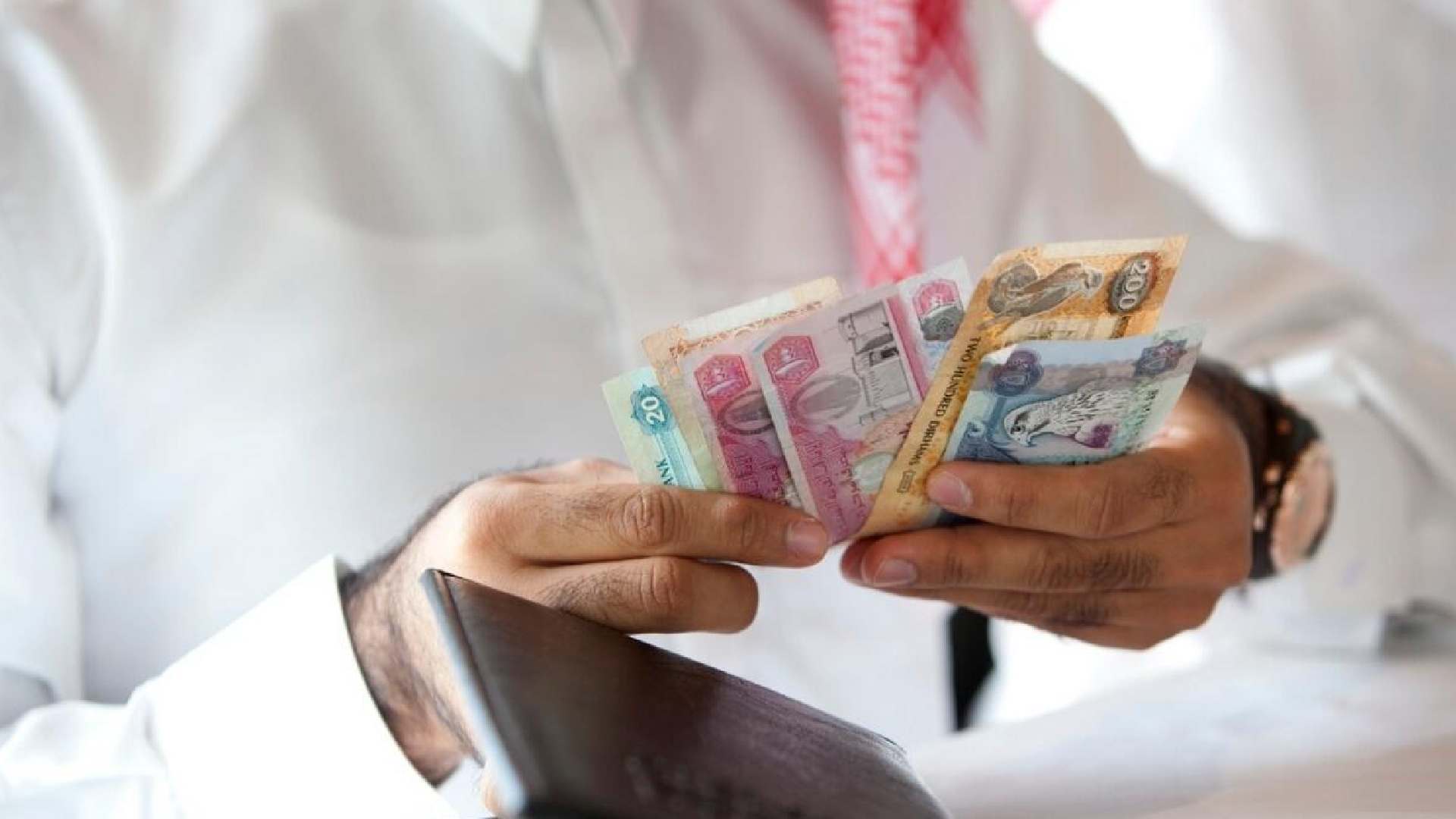 minimum wage in UAE